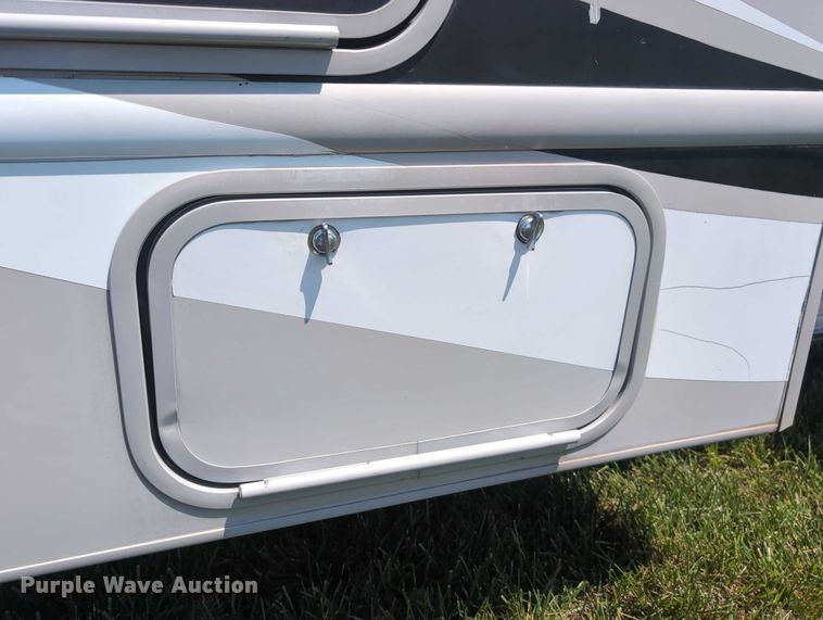 image for item DT1756 2013 Ford F450 RV