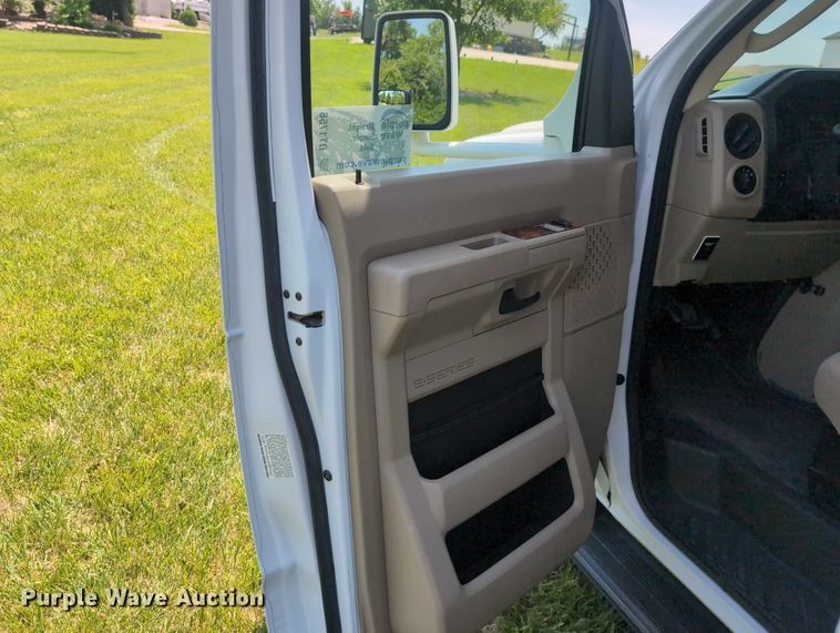 image for item DT1756 2013 Ford F450 RV