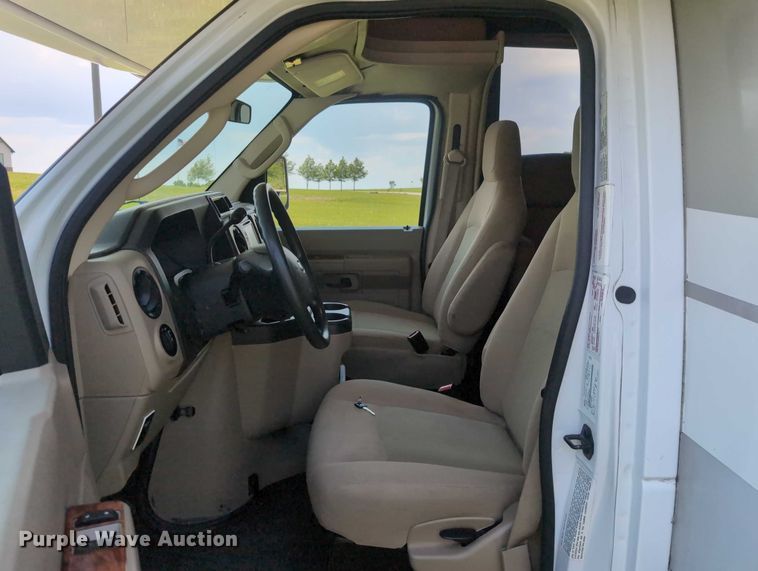 image for item DT1756 2013 Ford F450 RV