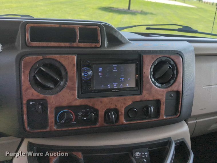 image for item DT1756 2013 Ford F450 RV