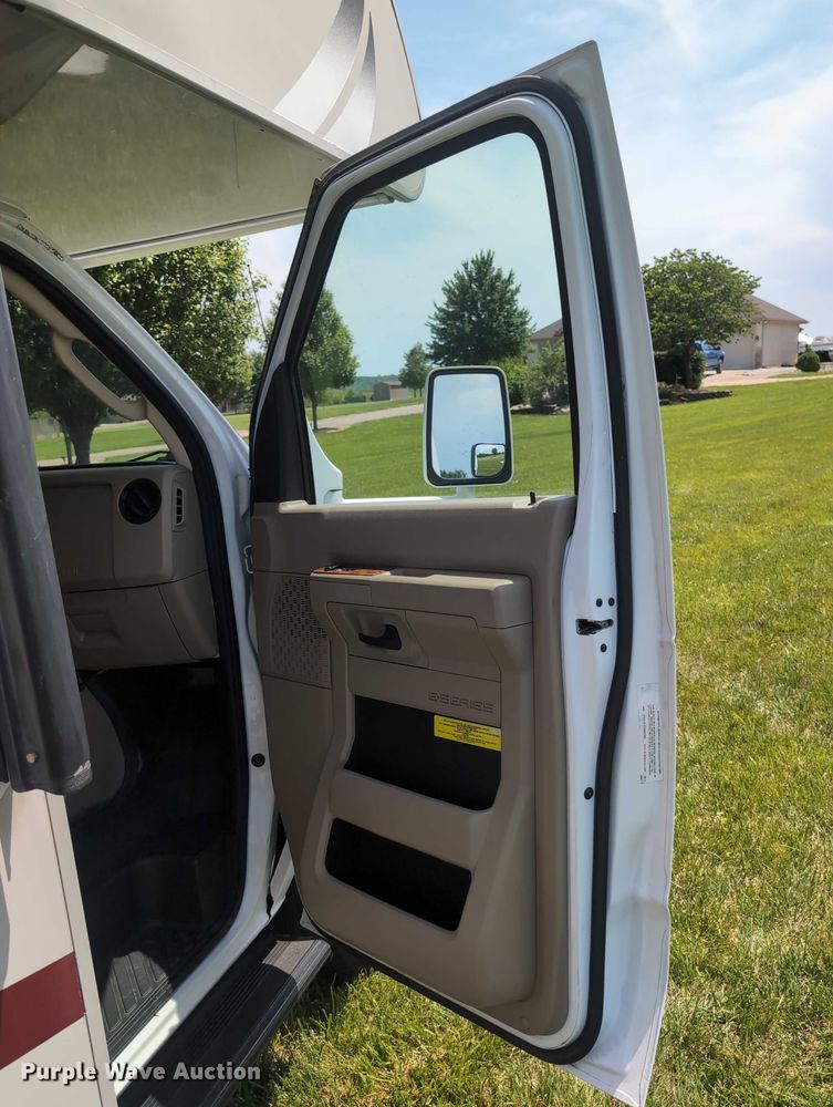 image for item DT1756 2013 Ford F450 RV