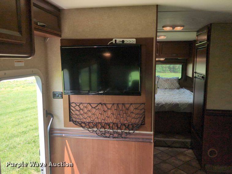 image for item DT1756 2013 Ford F450 RV