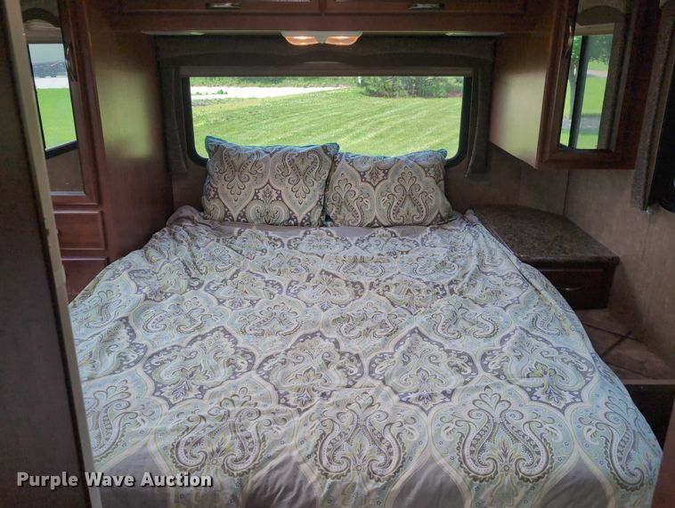image for item DT1756 2013 Ford F450 RV