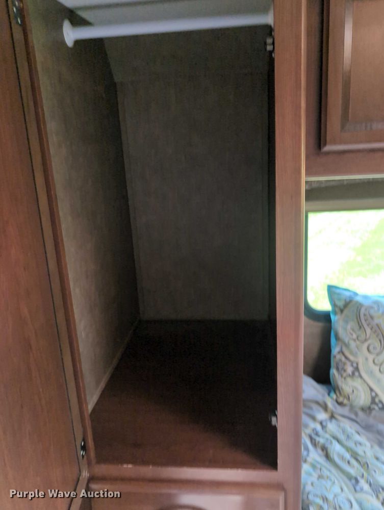 image for item DT1756 2013 Ford F450 RV