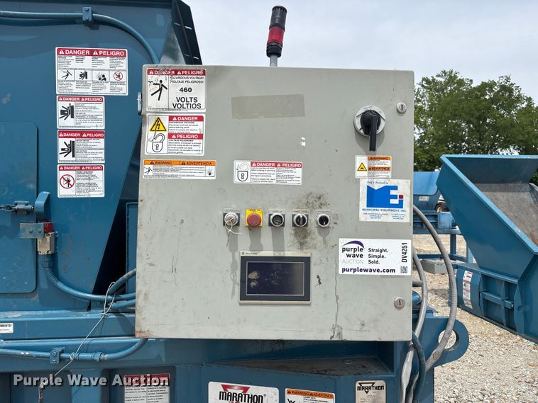 image for item DV4251 Marathon baler