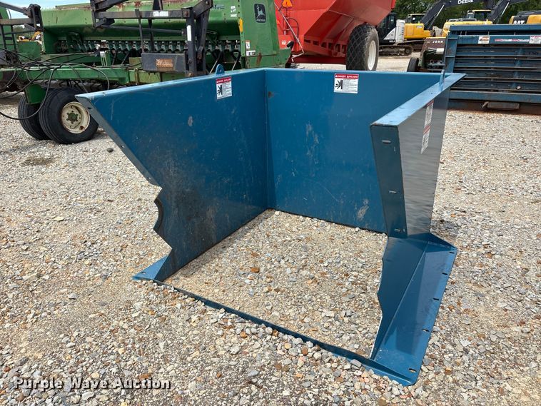 image for item DV4251 Marathon baler