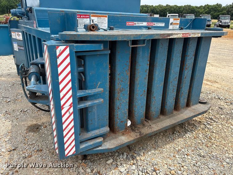 image for item DV4251 Marathon baler