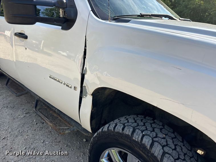 image for item DV4300 2009 GMC Sierra 2500HD Crew Cab pickup truck