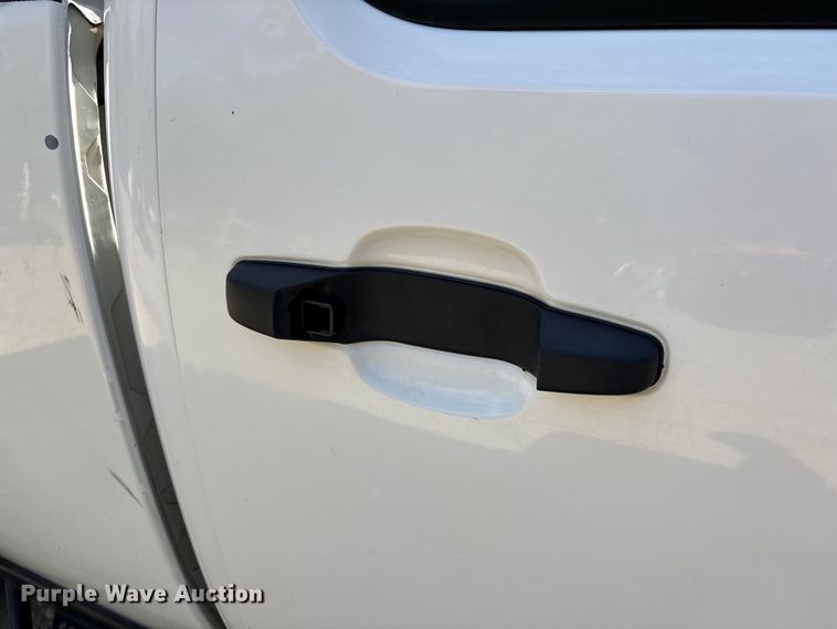image for item DV4300 2009 GMC Sierra 2500HD Crew Cab pickup truck