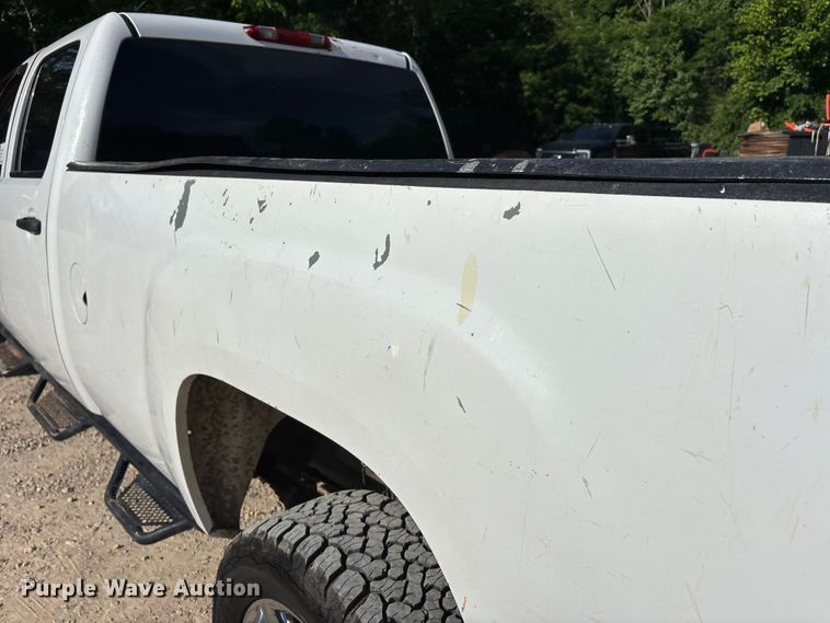 image for item DV4300 2009 GMC Sierra 2500HD Crew Cab pickup truck