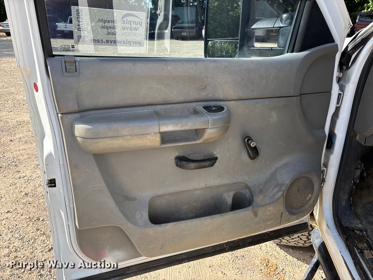 image for item DV4300 2009 GMC Sierra 2500HD Crew Cab pickup truck