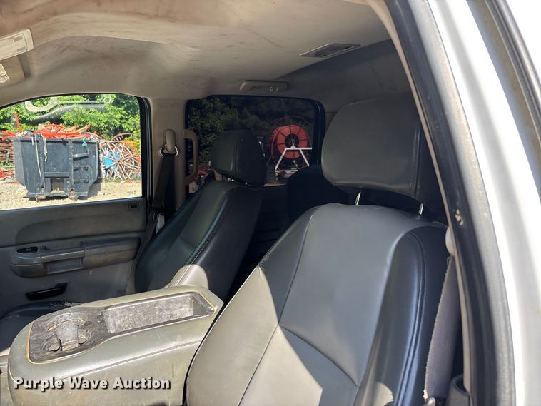 image for item DV4300 2009 GMC Sierra 2500HD Crew Cab pickup truck