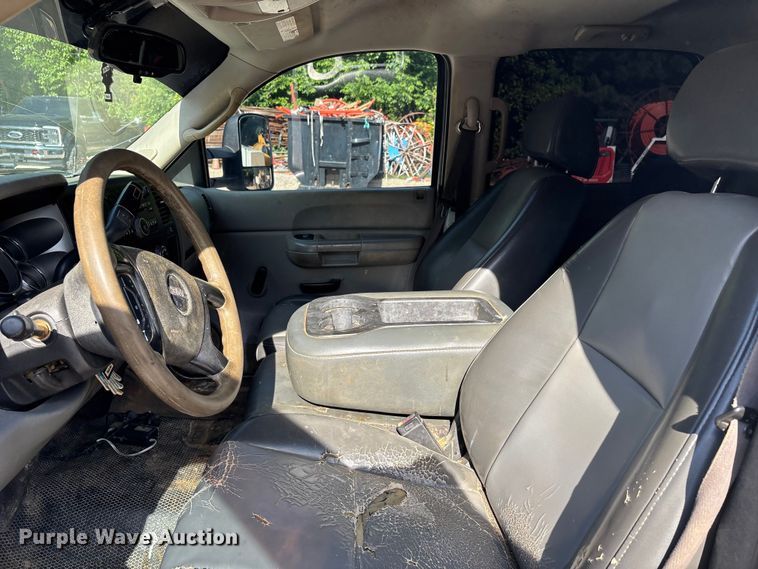 image for item DV4300 2009 GMC Sierra 2500HD Crew Cab pickup truck