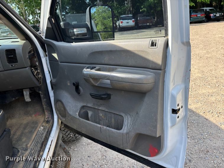 image for item DV4300 2009 GMC Sierra 2500HD Crew Cab pickup truck
