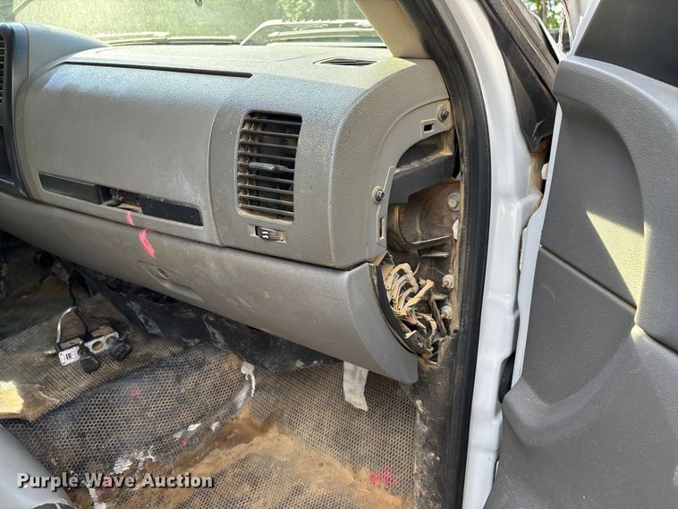 image for item DV4300 2009 GMC Sierra 2500HD Crew Cab pickup truck