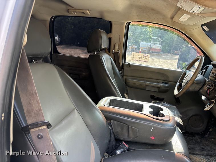 image for item DV4300 2009 GMC Sierra 2500HD Crew Cab pickup truck