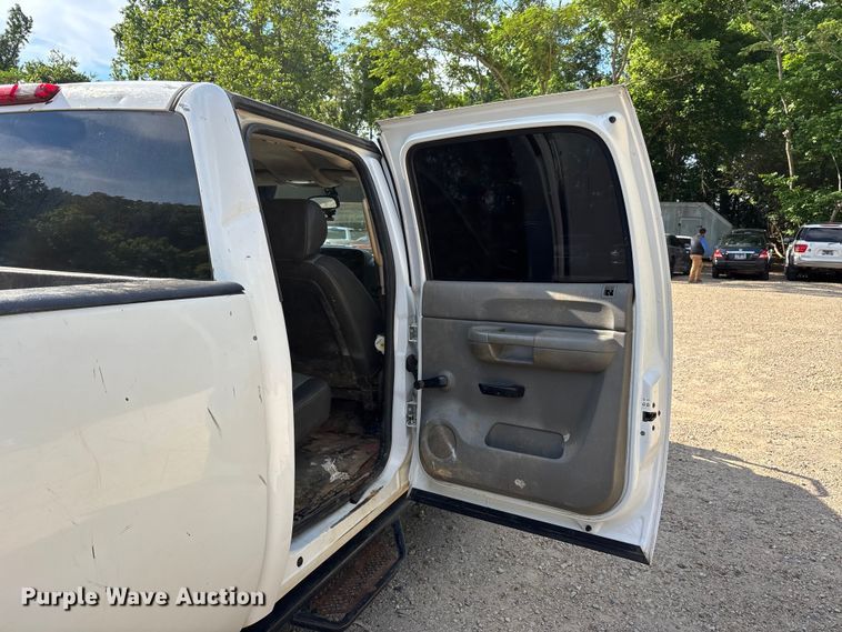 image for item DV4300 2009 GMC Sierra 2500HD Crew Cab pickup truck