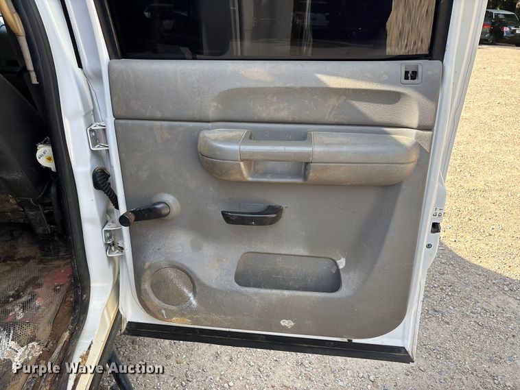 image for item DV4300 2009 GMC Sierra 2500HD Crew Cab pickup truck