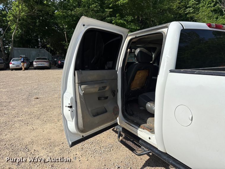 image for item DV4300 2009 GMC Sierra 2500HD Crew Cab pickup truck