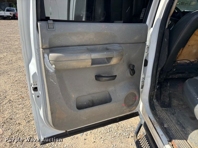image for item DV4300 2009 GMC Sierra 2500HD Crew Cab pickup truck