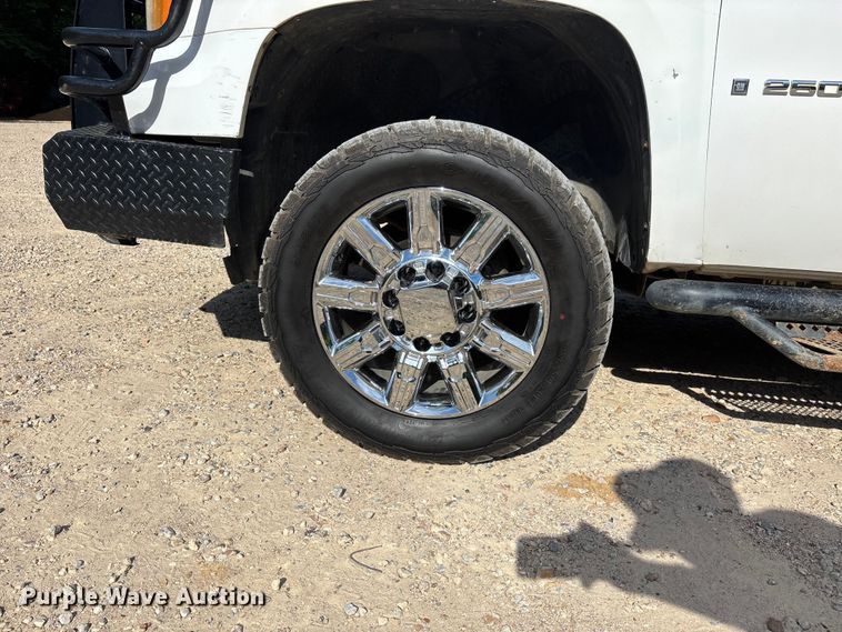 image for item DV4300 2009 GMC Sierra 2500HD Crew Cab pickup truck