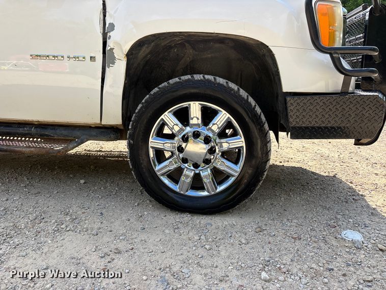 image for item DV4300 2009 GMC Sierra 2500HD Crew Cab pickup truck