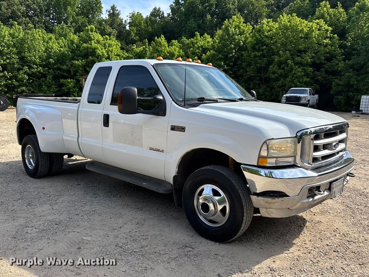 image for item DV4301 2003 Ford F350 Super Duty Ext. Cab pickup truck