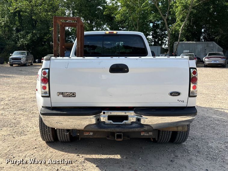 image for item DV4301 2003 Ford F350 Super Duty Ext. Cab pickup truck