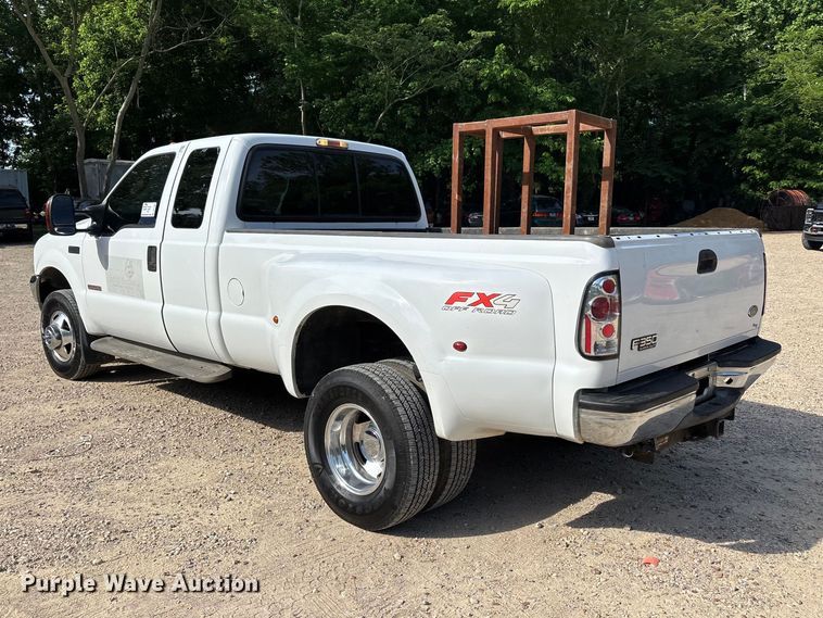 image for item DV4301 2003 Ford F350 Super Duty Ext. Cab pickup truck