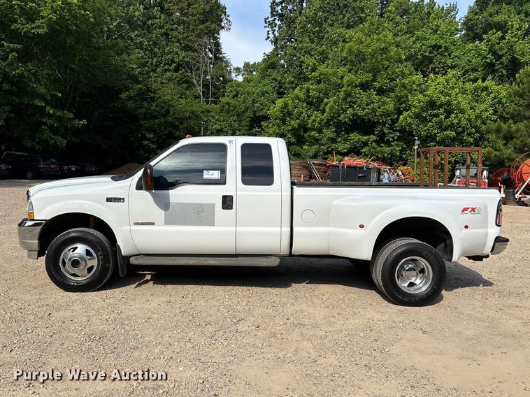 image for item DV4301 2003 Ford F350 Super Duty Ext. Cab pickup truck