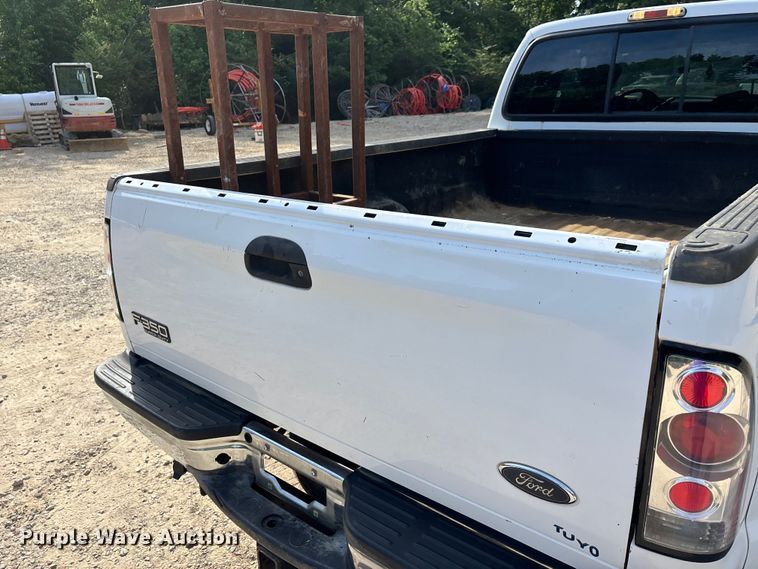 image for item DV4301 2003 Ford F350 Super Duty Ext. Cab pickup truck