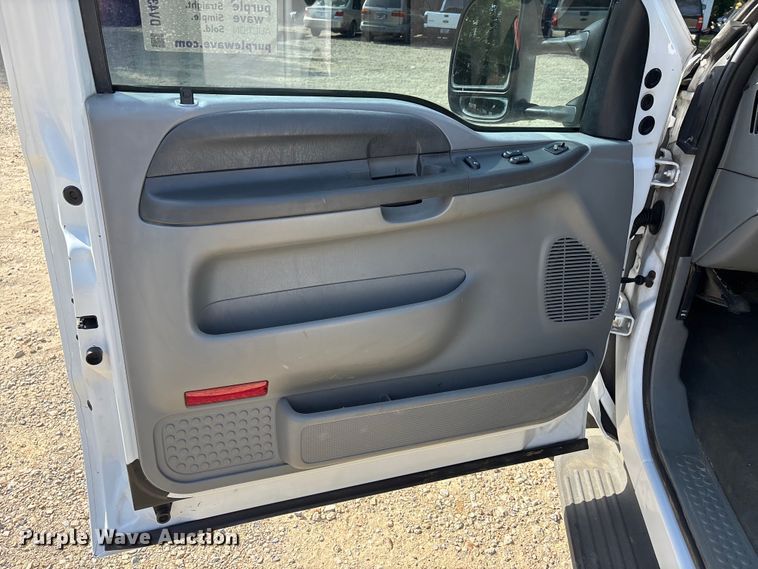 image for item DV4301 2003 Ford F350 Super Duty Ext. Cab pickup truck