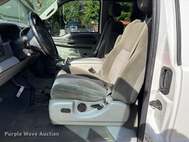 image for item DV4301 2003 Ford F350 Super Duty Ext. Cab pickup truck
