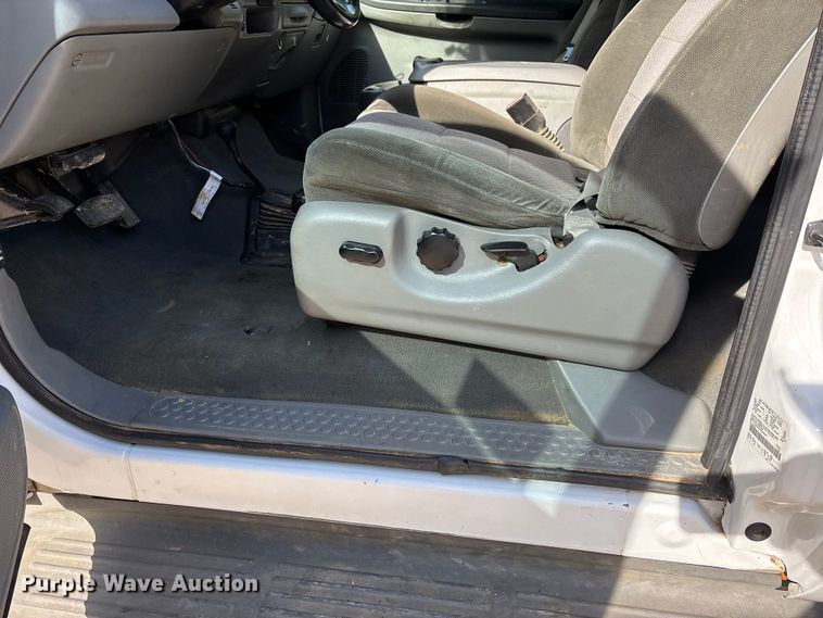image for item DV4301 2003 Ford F350 Super Duty Ext. Cab pickup truck
