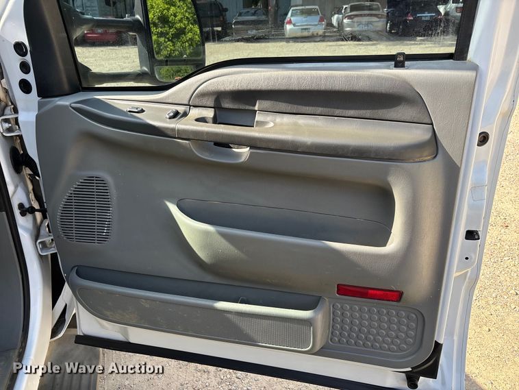 image for item DV4301 2003 Ford F350 Super Duty Ext. Cab pickup truck