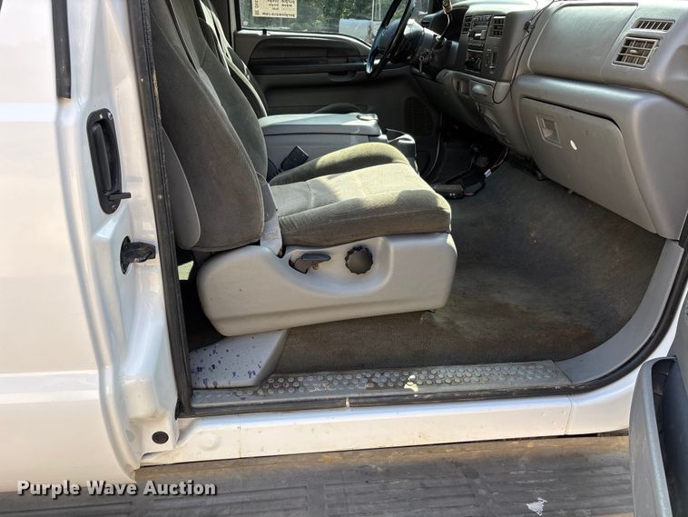 image for item DV4301 2003 Ford F350 Super Duty Ext. Cab pickup truck