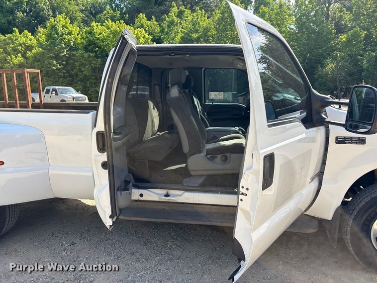 image for item DV4301 2003 Ford F350 Super Duty Ext. Cab pickup truck