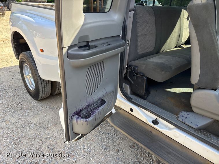 image for item DV4301 2003 Ford F350 Super Duty Ext. Cab pickup truck