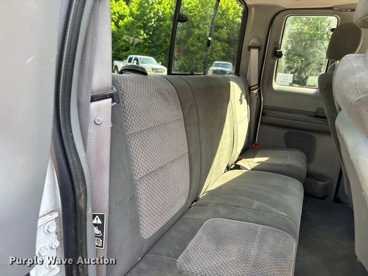 image for item DV4301 2003 Ford F350 Super Duty Ext. Cab pickup truck