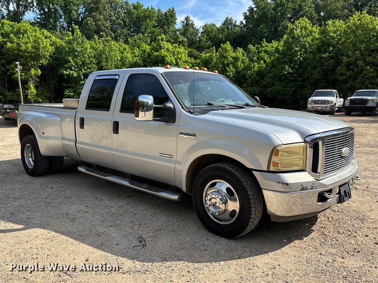 image for item DV4302 2007 Ford F350 Super Duty Crew Cab pickup truck