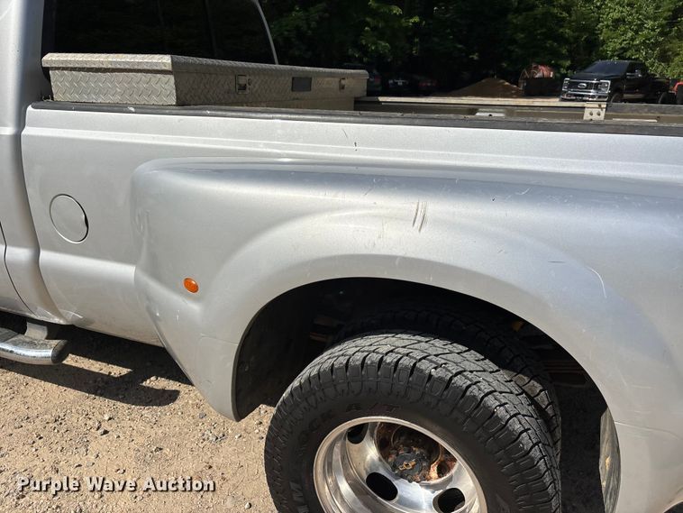 image for item DV4302 2007 Ford F350 Super Duty Crew Cab pickup truck