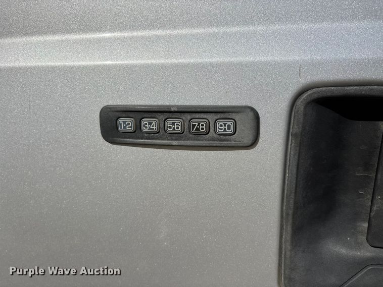 image for item DV4302 2007 Ford F350 Super Duty Crew Cab pickup truck