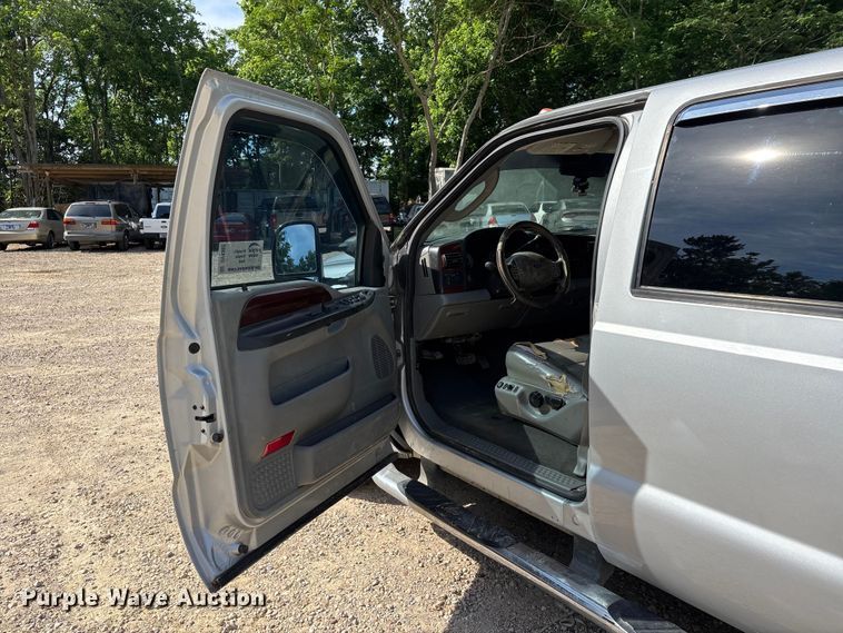 image for item DV4302 2007 Ford F350 Super Duty Crew Cab pickup truck
