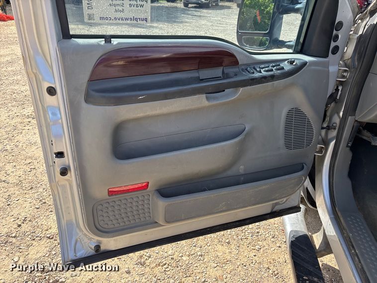 image for item DV4302 2007 Ford F350 Super Duty Crew Cab pickup truck