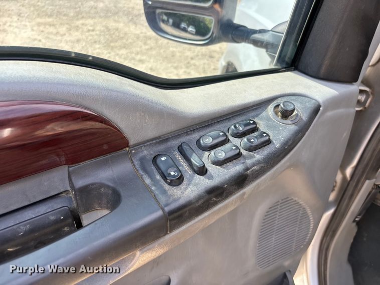 image for item DV4302 2007 Ford F350 Super Duty Crew Cab pickup truck