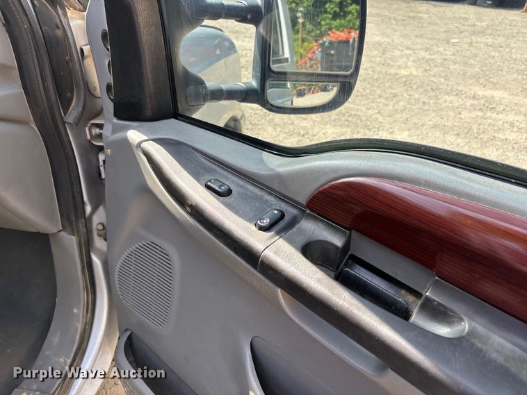image for item DV4302 2007 Ford F350 Super Duty Crew Cab pickup truck