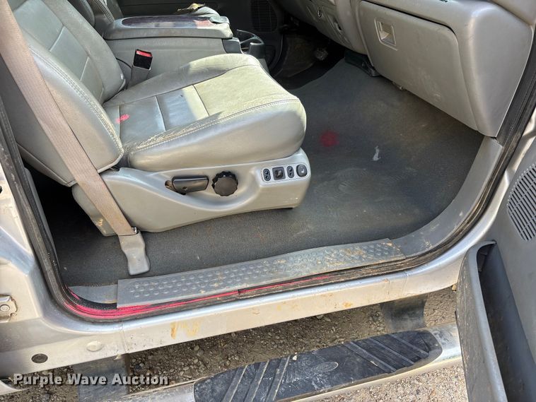 image for item DV4302 2007 Ford F350 Super Duty Crew Cab pickup truck
