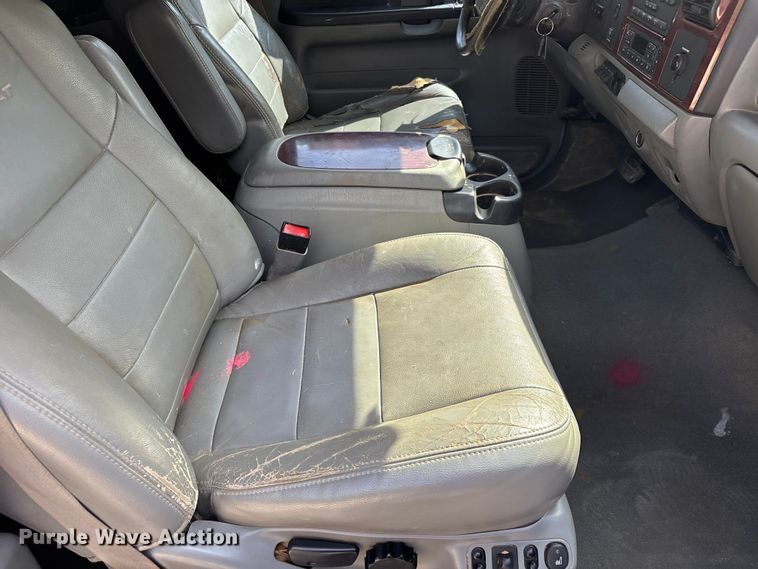 image for item DV4302 2007 Ford F350 Super Duty Crew Cab pickup truck