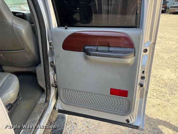 image for item DV4302 2007 Ford F350 Super Duty Crew Cab pickup truck