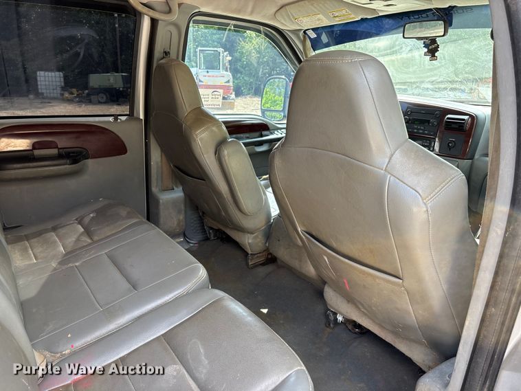 image for item DV4302 2007 Ford F350 Super Duty Crew Cab pickup truck